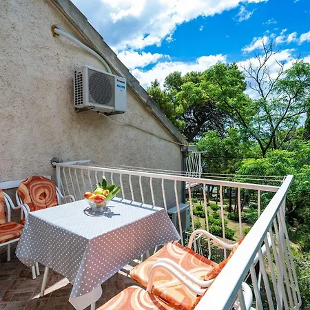 & Papa - With Balcony And Partial Sea View