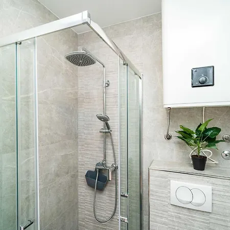 Lägenhet & Papa - With Balcony And Partial Sea View *