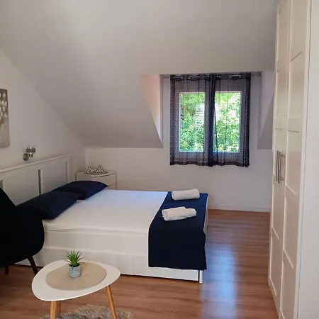 Apartment & Papa - With Balcony And Partial Sea View